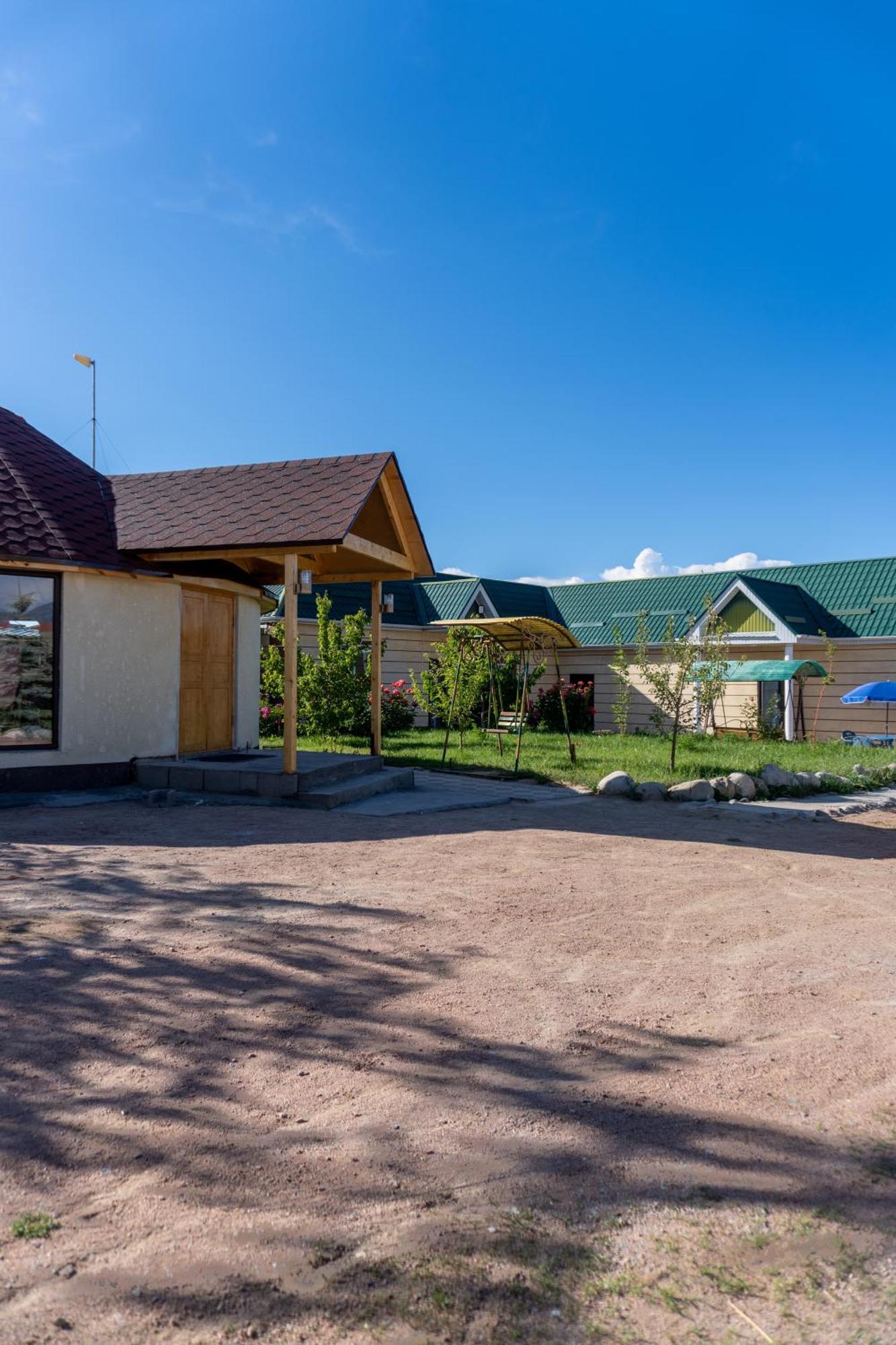 Bokonbayevo Svetlana Guest House מראה חיצוני תמונה